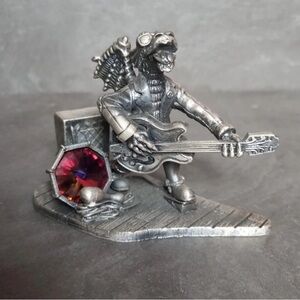 Out of tune Figurine the myth and Magic #3160 3.75”